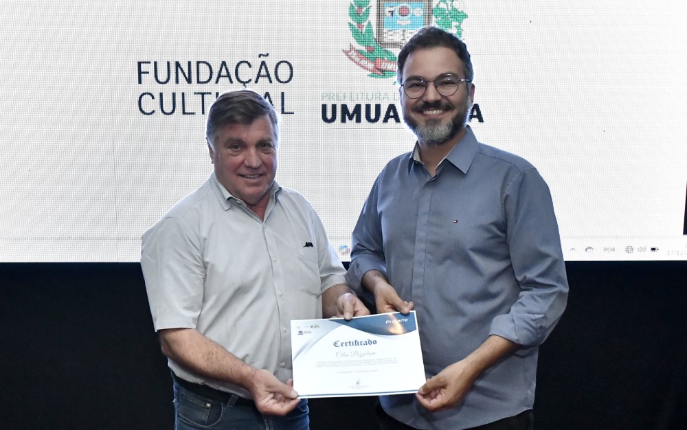 Mostra Cine Guarani teve sua sessão de encerramento com homenagem ao prefeito de Umuarama