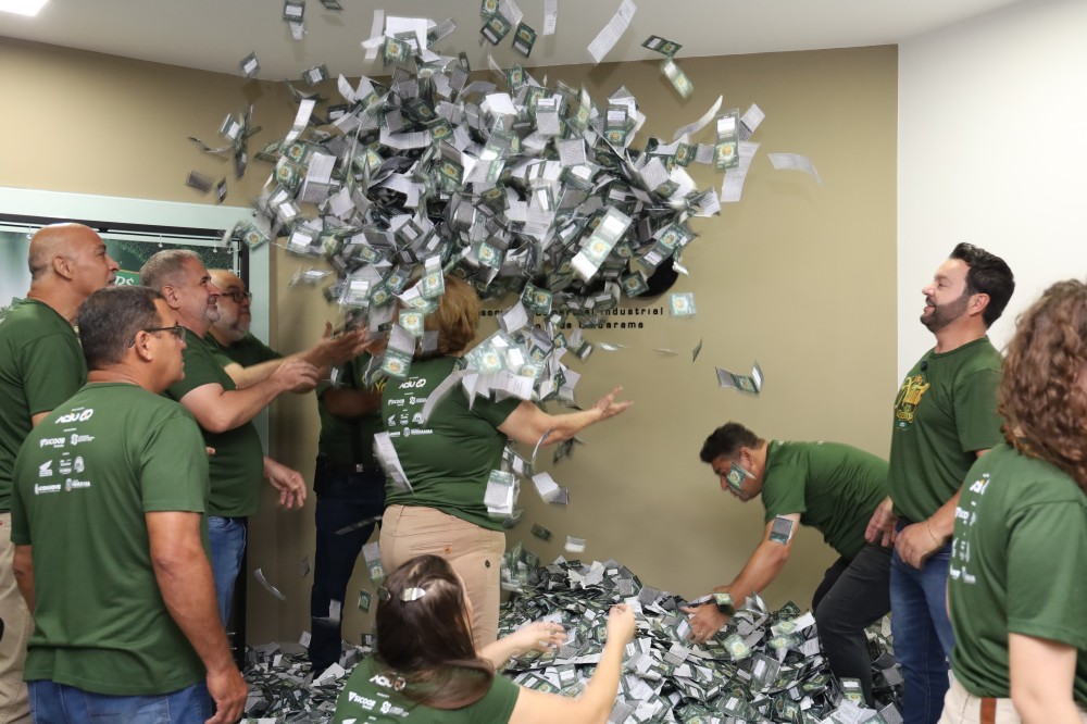 Campanha de Natal da Aciu premia consumidores de Umuarama e região