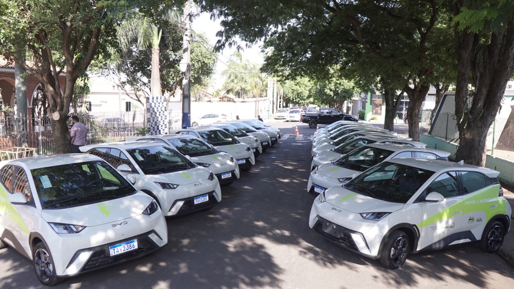 Itaipu entrega 16 veículos elétricos para consórcio de municípios do noroeste do Paraná