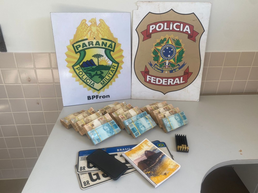 QG de contrabandistas é descoberto pela polícia que apreende carro roubado, munições e dinheiro