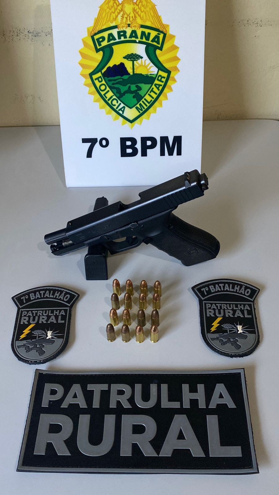 Em visita comunitária, Patrulha Rural apreende arma e prende homem tentando fugir com comparsa