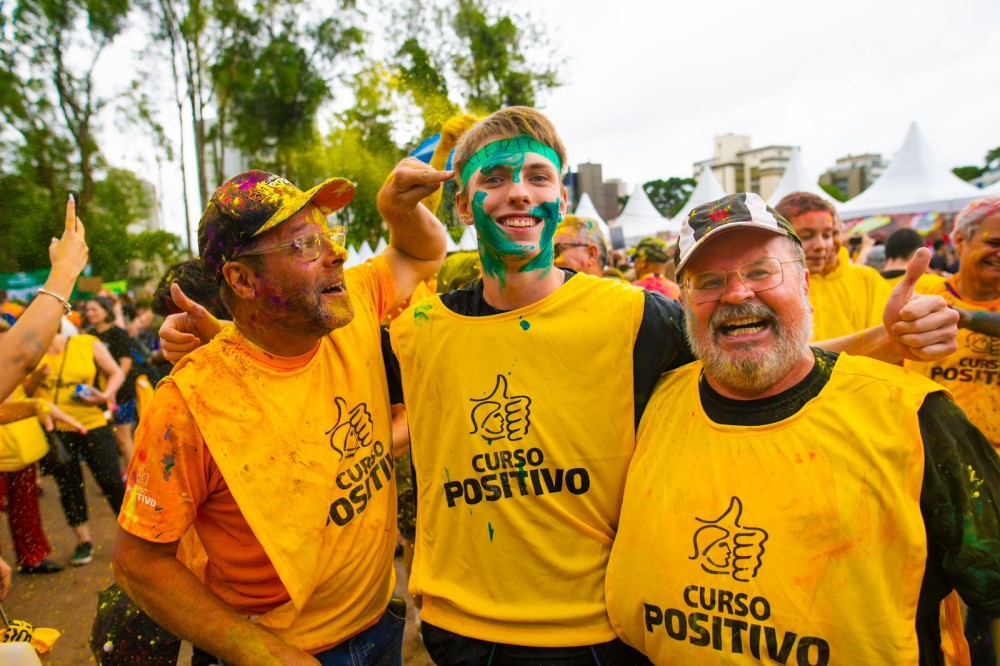 Curso Positivo amplia ensino pré-vestibular para online