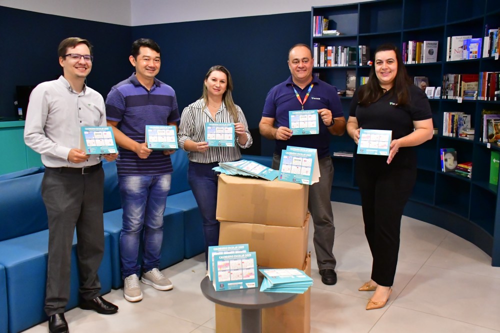 Município recebe 2 mil calendários escolares com apoio do Sicoob Arenito