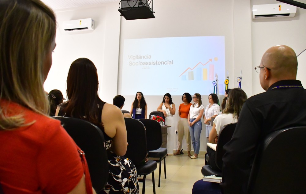 Palestra capacita equipe técnica dos serviços socioassistenciais do município