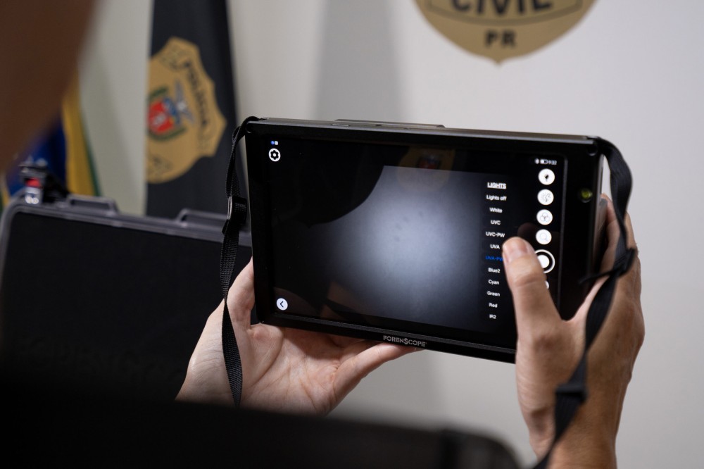 Do papel para tablets em 8K, novos equipamentos revelam todas as digitais de crimes