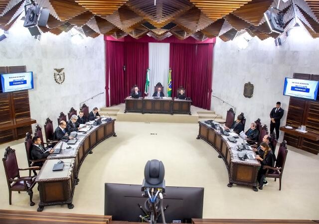 Cargos em comissão e funções de confiança exigem dedicação em tempo integral