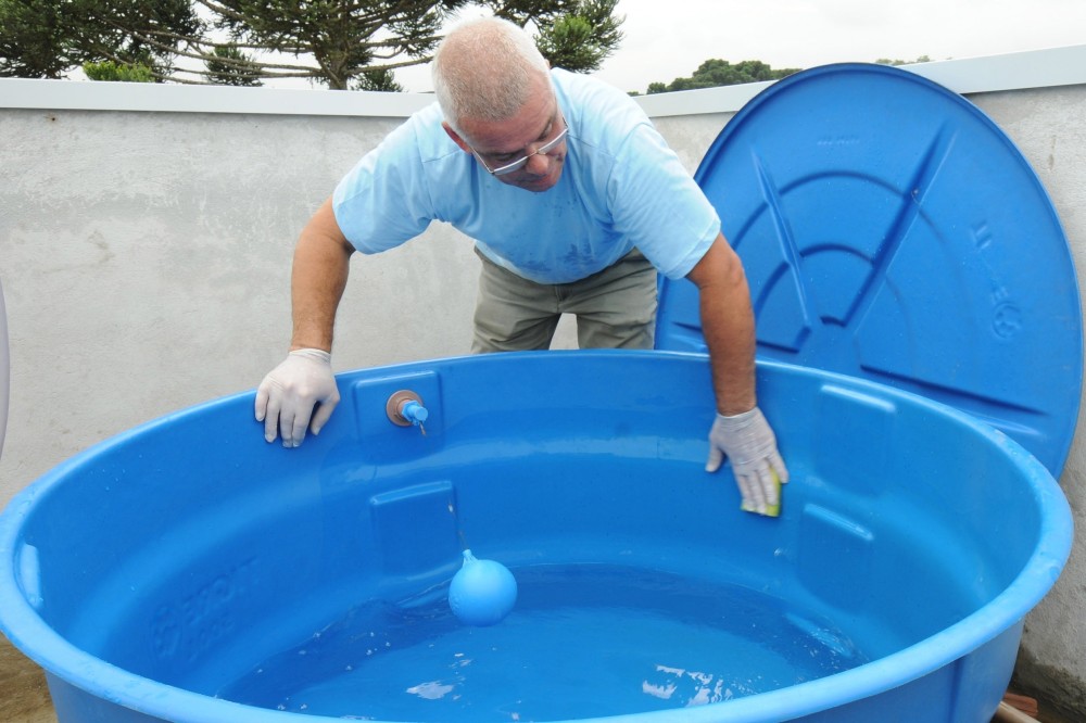 Sanepar alerta: 1/3 dos imóveis não limparam a caixa d’água no último ano