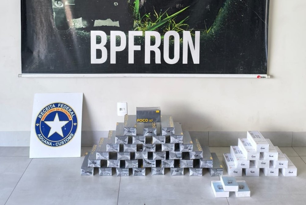 BPFron e Receita Federal apreendem carro carregado com celulares paraguaios em fundo falso