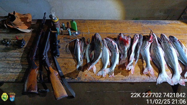 Durante a Piracema, Polícia Ambiental descobre ponto de encontro de pescadores à beira do rio Ivaí