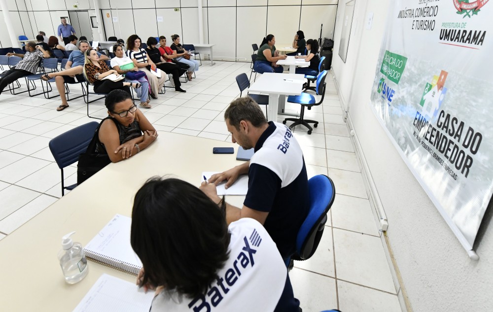 Mais de 1.200 trabalhadores foram encaminhados para vagas de emprego nesta semana