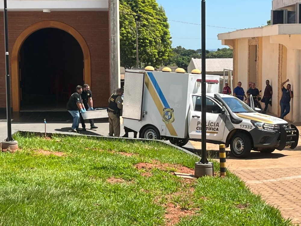 Polícia inicia a investigação de execução à queima roupa dentro de igreja em Ivaté