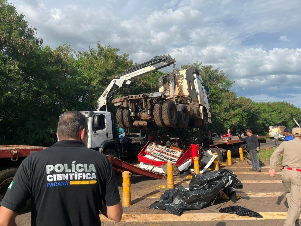 Caminhoneiro que morreu esmagado na PR-323 está sendo velado na Capela da Umuprev