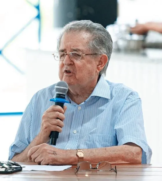 Um dos mais experientes professores e gestores de pré-vestibulares do Brasil concedeu entrevista exclusiva à ADI PR (Associação dos Jornais e Portais do Paraná) sobre os desafios enfrentados pelos estudantes na preparação para o vestibular.