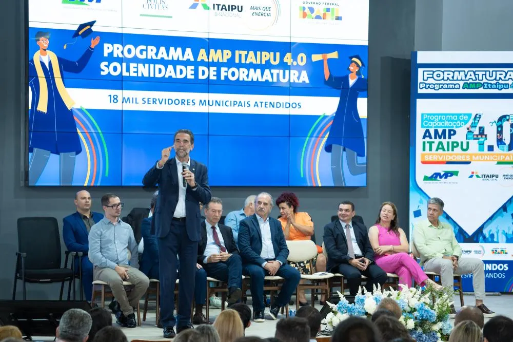 Itaipu e AMP promovem formatura de 600 servidores públicos em Cascavel