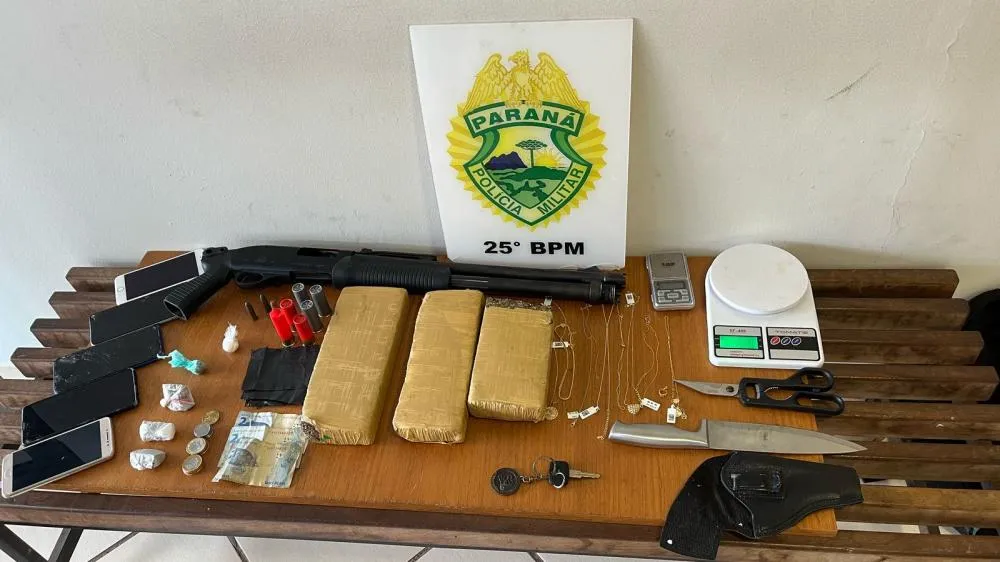 Traficante que fazia delivery é descoberto e preso com drogas, arma e objetos furtados