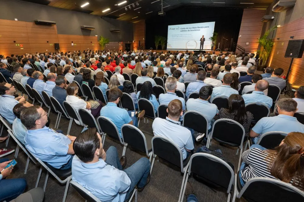 Diretor-geral da Itaipu reúne corpo funcional para balanço de dois anos de gestão