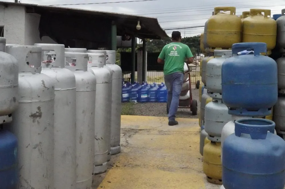Preço do gás de cozinha varia entre R$ 95 e R$ 120, aponta pesquisa do Procon