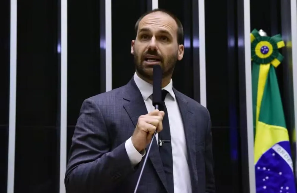 Supremo atende à PGR e nega retenção de passaporte do deputado Eduardo Bolsonaro