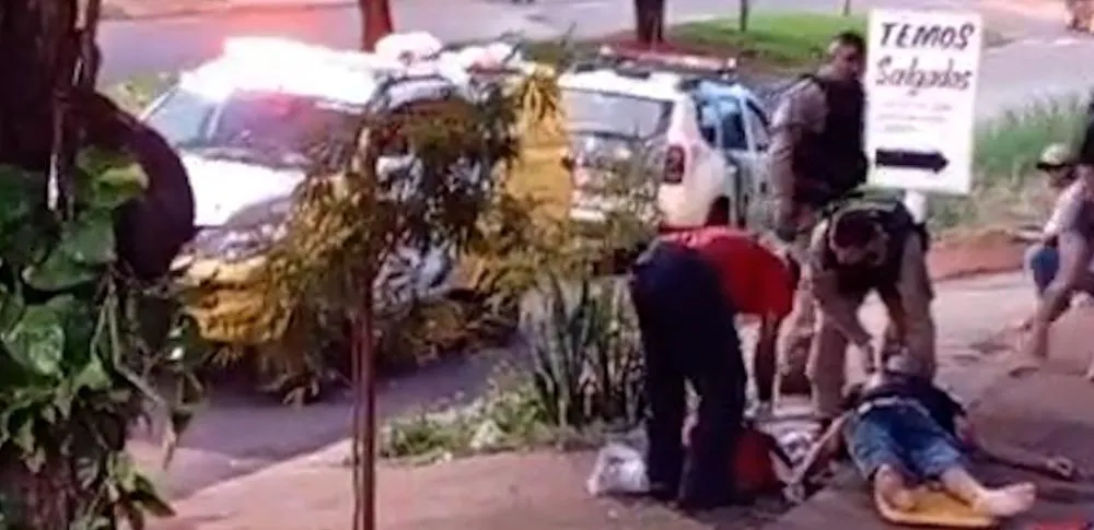 Identificado corpo de homem assassinado a golpe de faca em frente ao bar