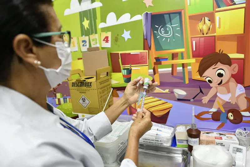 STJ decide multar que pais que não vacinarem seus filhos contra a Covid