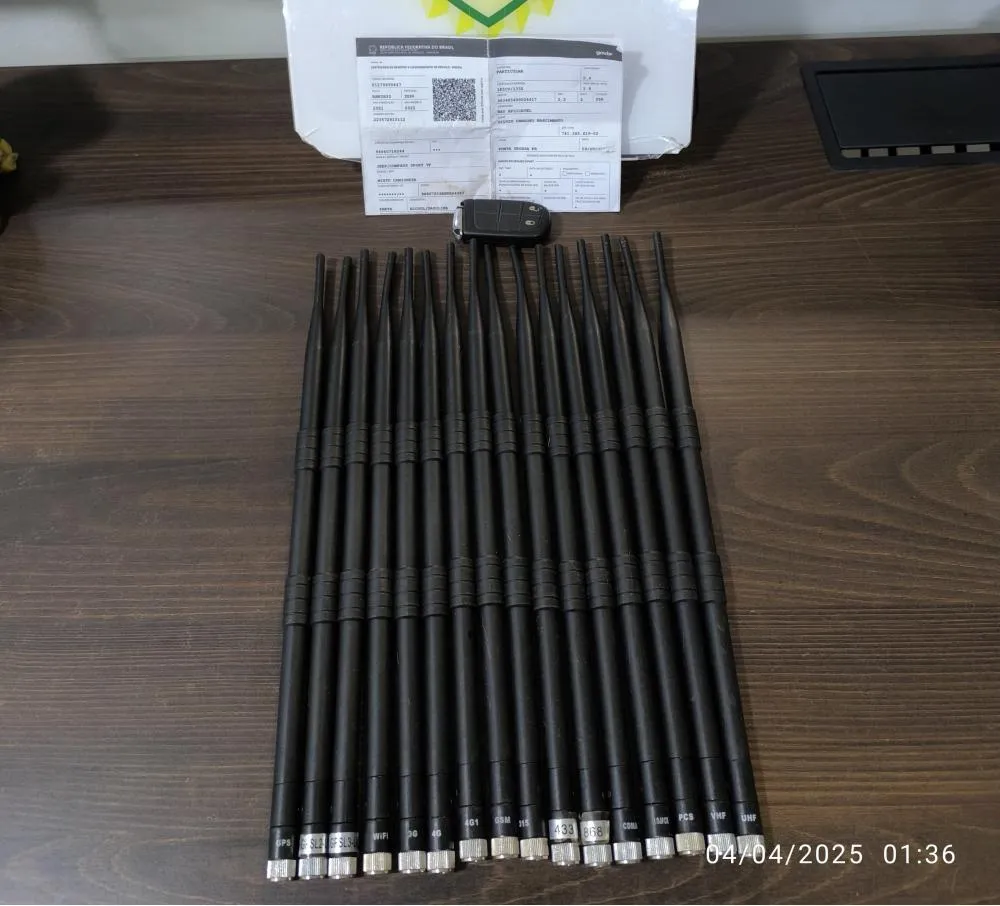 Antenas para bloqueador de sinais de celular são apreendidas na PR-323