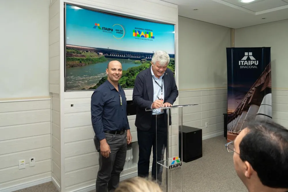 Itaipu assina convênio do Programa Mais Ideb com Amocentro