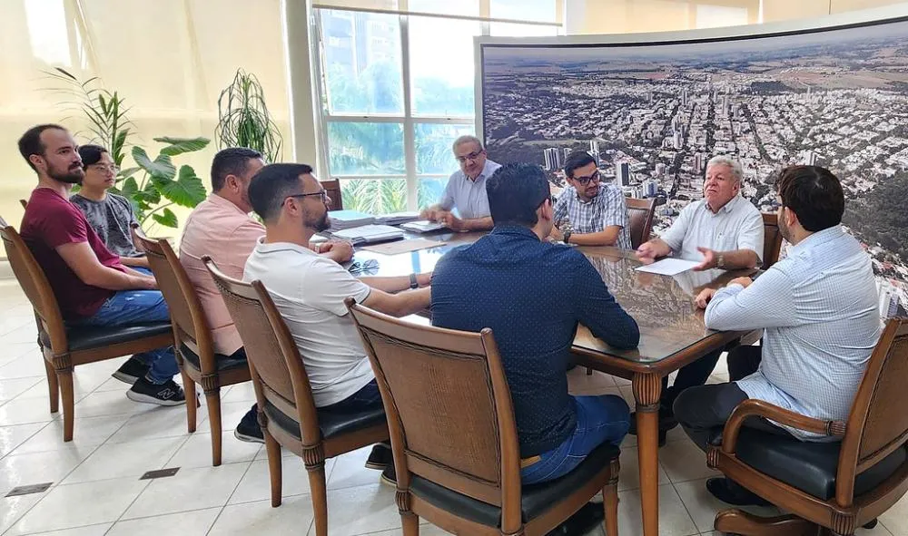 Equipe de Chapadão do Sul conhece soluções tecnológicas e administrativas de Umuarama