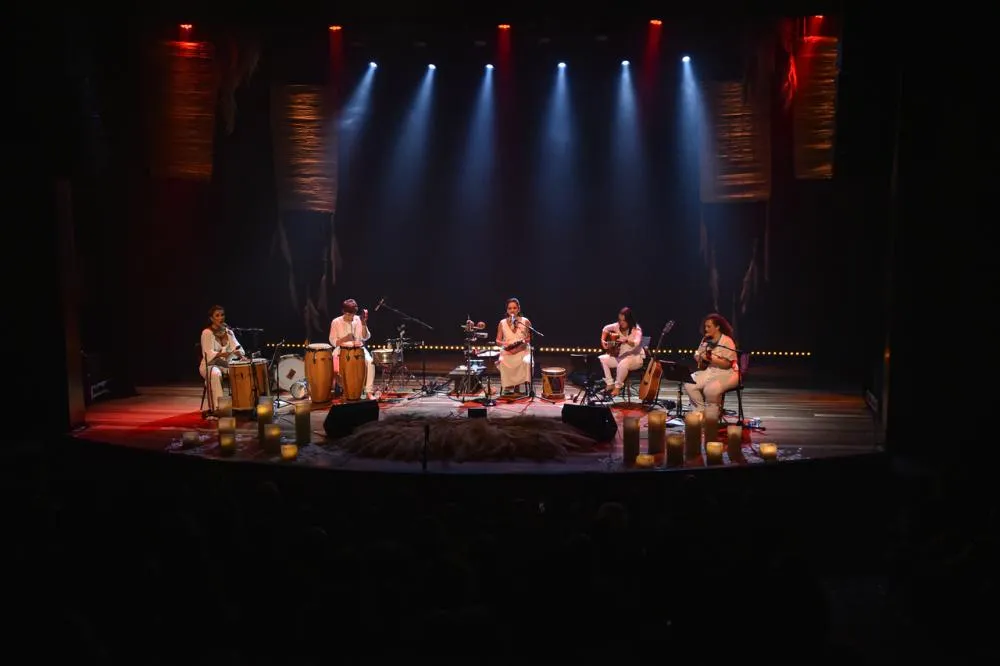 Grupo Brejeiras canta clássicos de Clara Nunes no espetáculo gratuito ‘Ave, Clara!’