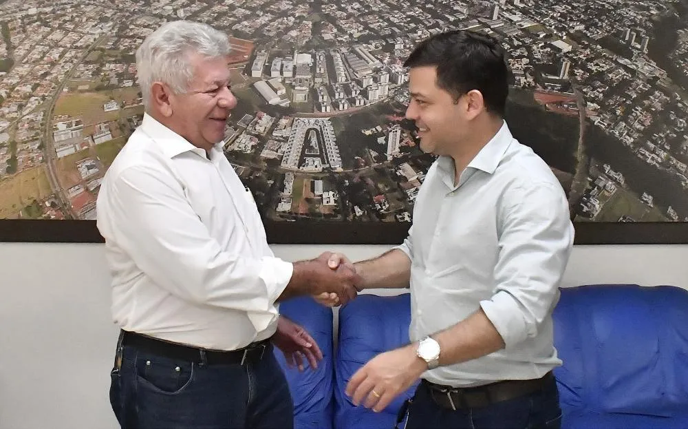 Prefeito recebe em seu gabinete a visita do deputado federal Tião Medeiros