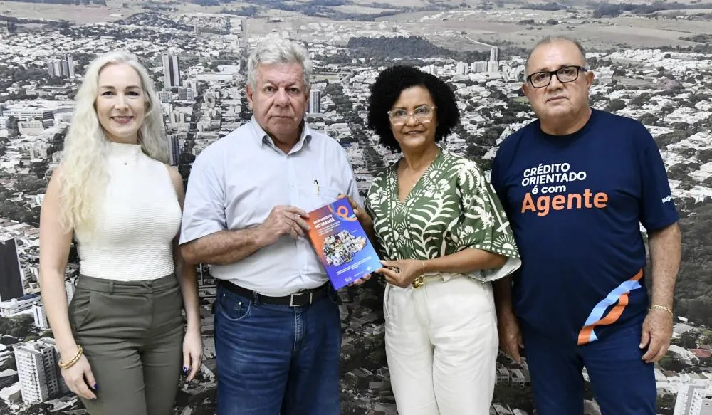 Livro da Fomento Paraná destaca história de sucesso de empreendedora de Umuarama