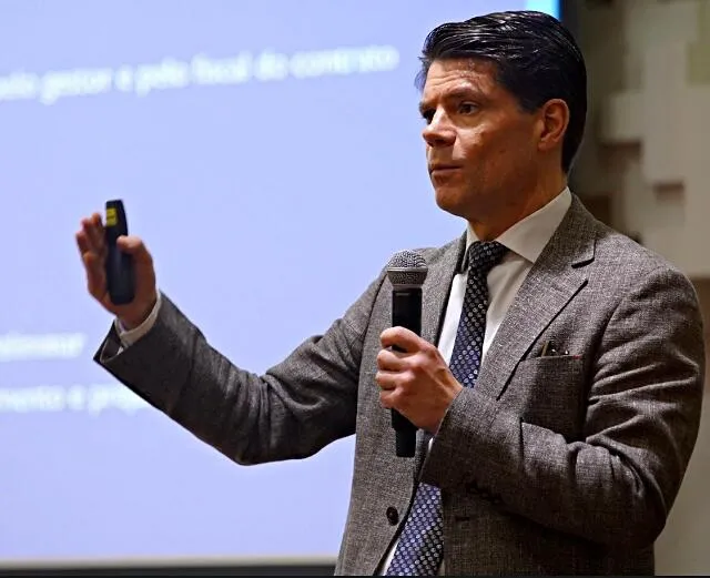 Tribunal de Contas capacita 2 mil agentes municipais do Paraná em 2025