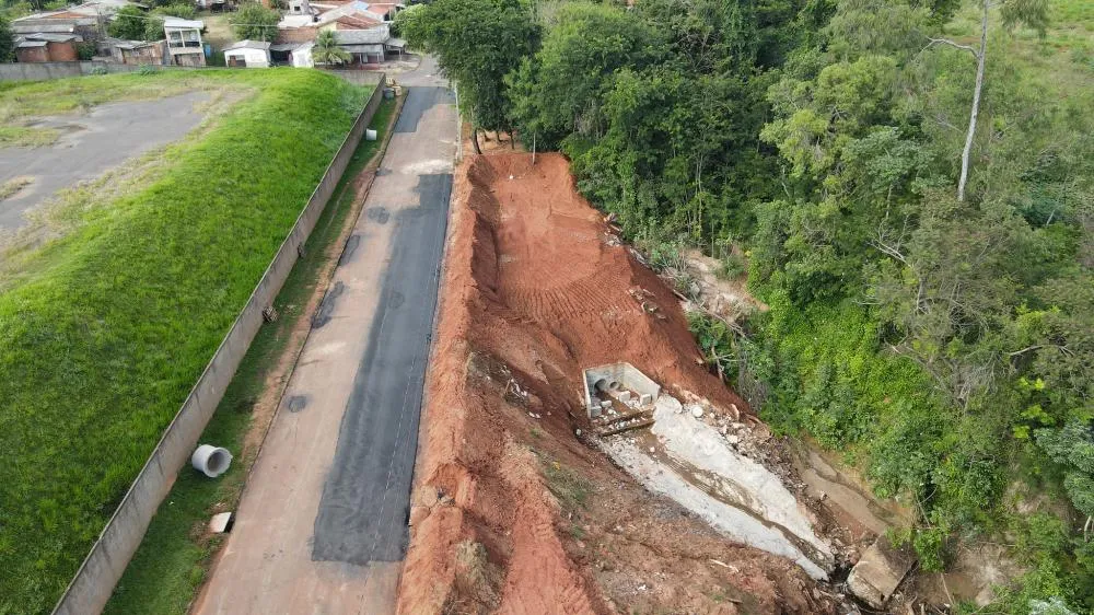 Prefeitura conclui recuperação de erosão e pavimento asfáltico na avenida Industrial