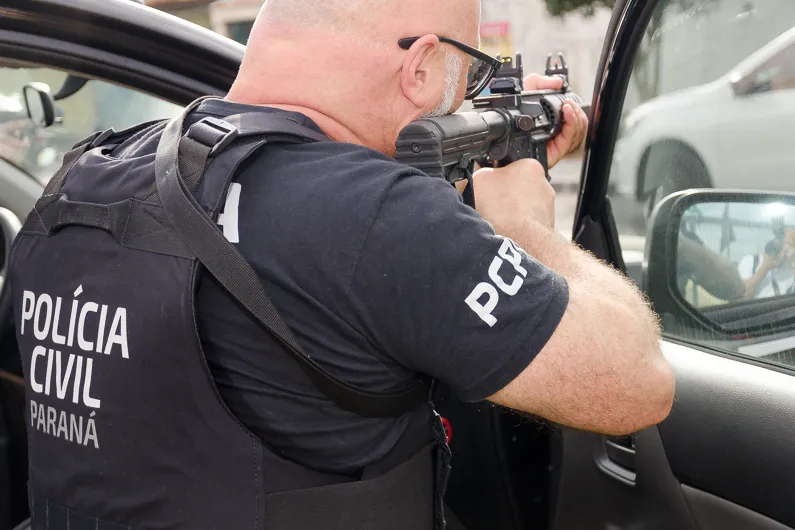 Homem é preso com material de exploração sexual infantil e por ato obsceno