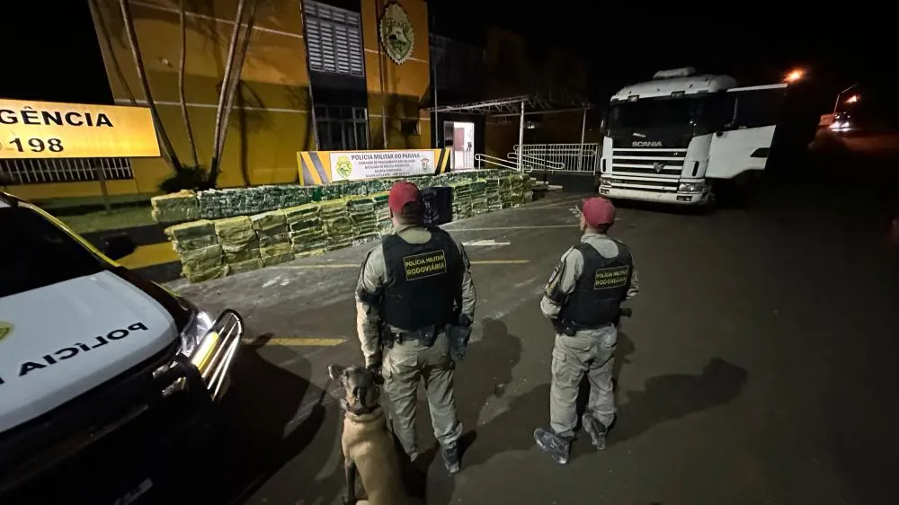 Mais de duas toneladas de maconha foram apreendidas na PR-323
