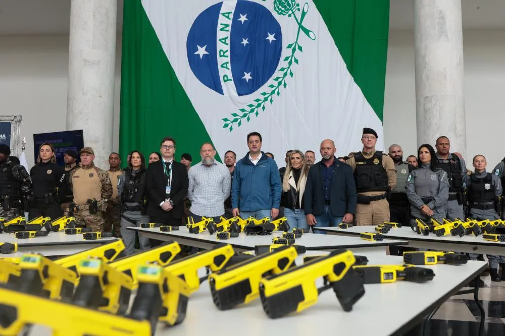 Governo do Paraná entrega 1,4 mil armas não letais para as polícias