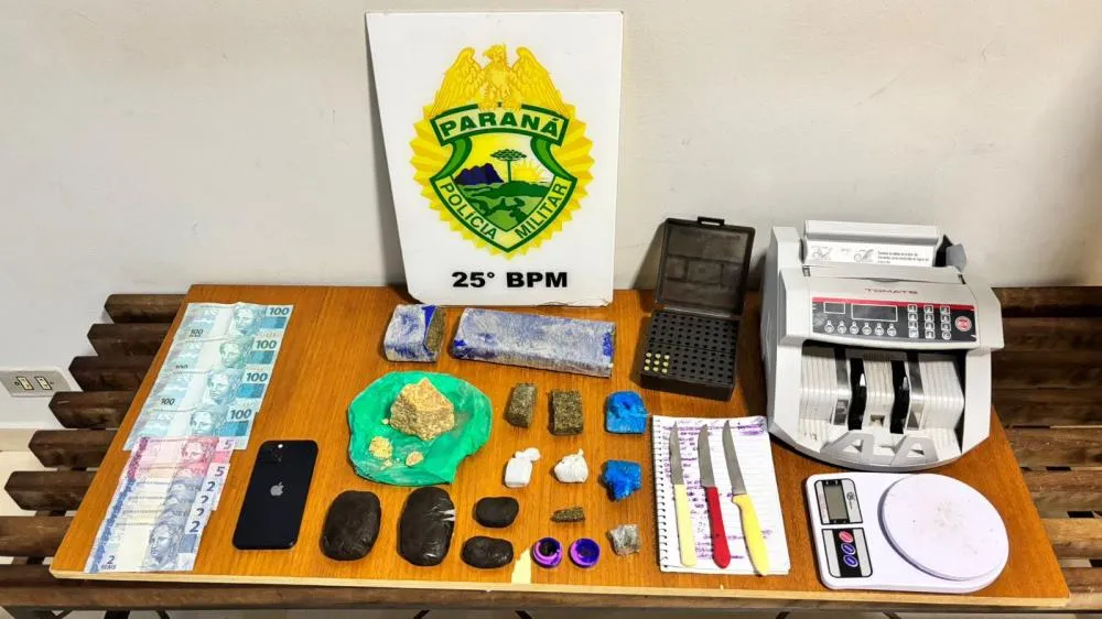 Máquina de contar dinheiro e drogas na ‘boca de fumo’ perto de universidade