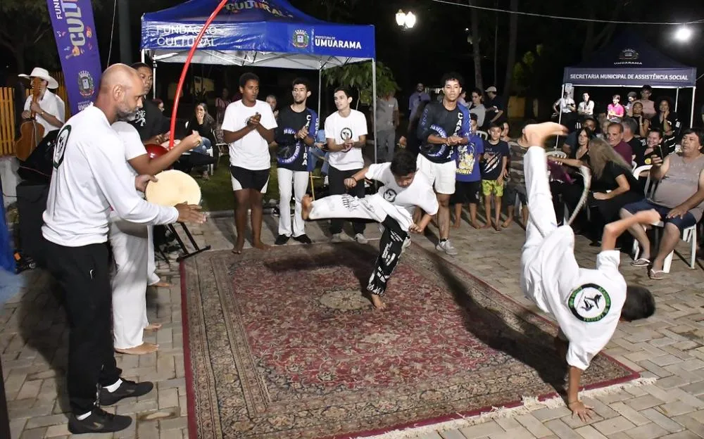 Sarau promove apresentações culturais e divulga talentos no bairro