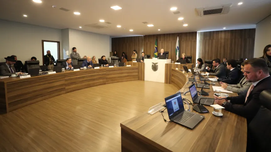 CCJ aprova proposta que reajusta salários dos professores da rede estadual