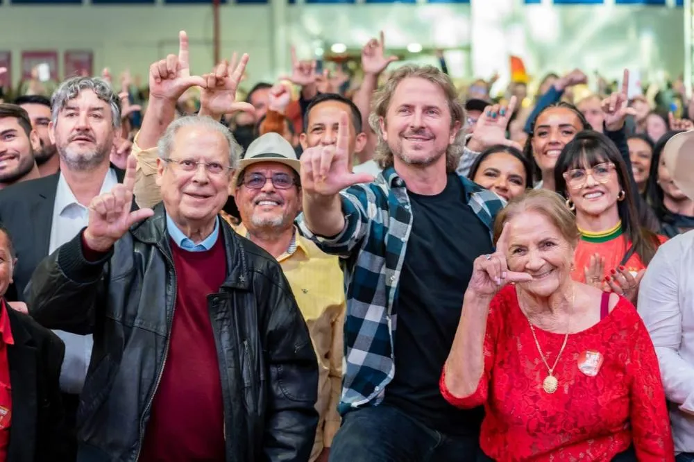 Zeca Dirceu consolida a força no PT Paraná com o apoio de lideranças municipais