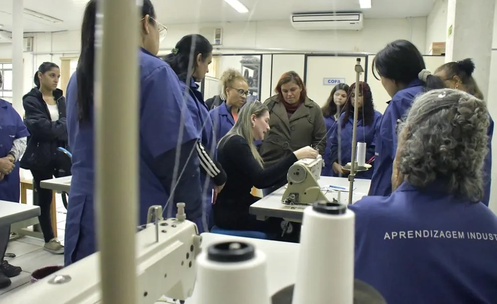Agência do Trabalhador inicia cursos para qualificar mão de obra em costura