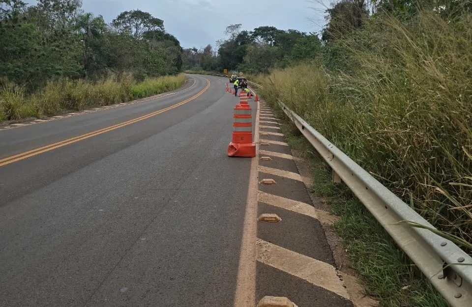 Trecho da rodovia PR-323 em Iporã apresenta avaria na pista