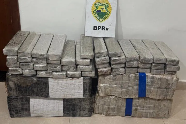 PM apreende 100 quilos de maconha e milhares de produtos ilegais do Paraguai