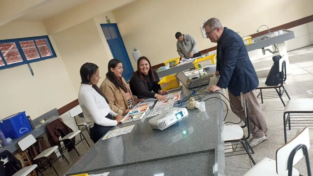 Educação capacita professores em robótica para escolas de tempo integral