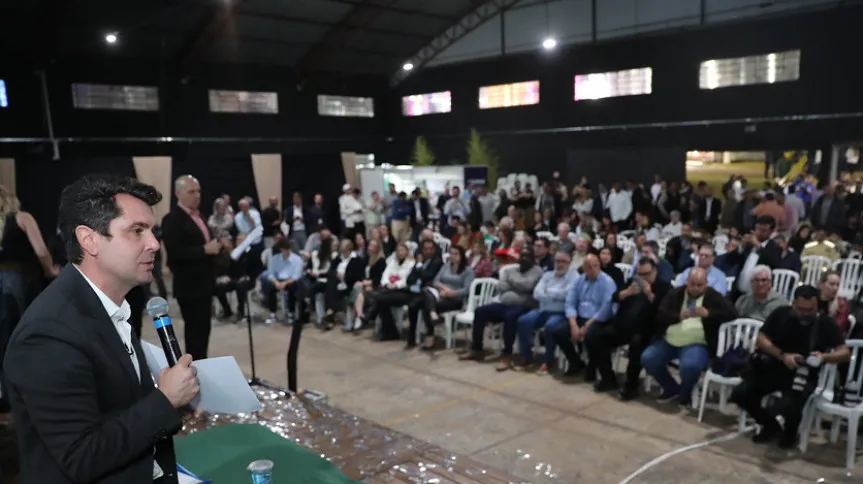 Jacarezinho apresenta prioridades aos deputados durante sessão da Alep