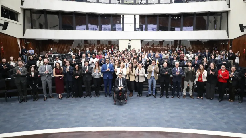 Cerimônia de posse e debates marcam abertura do Parlamento Universitário